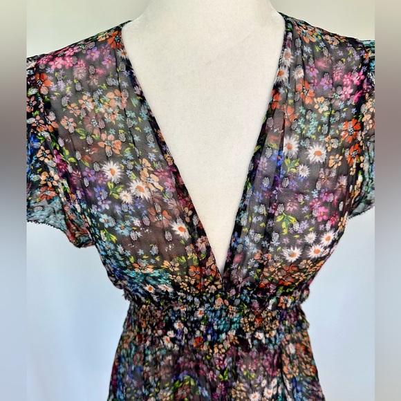 Saylor NYC Floral Ruffle Top - Picture 3 of 9